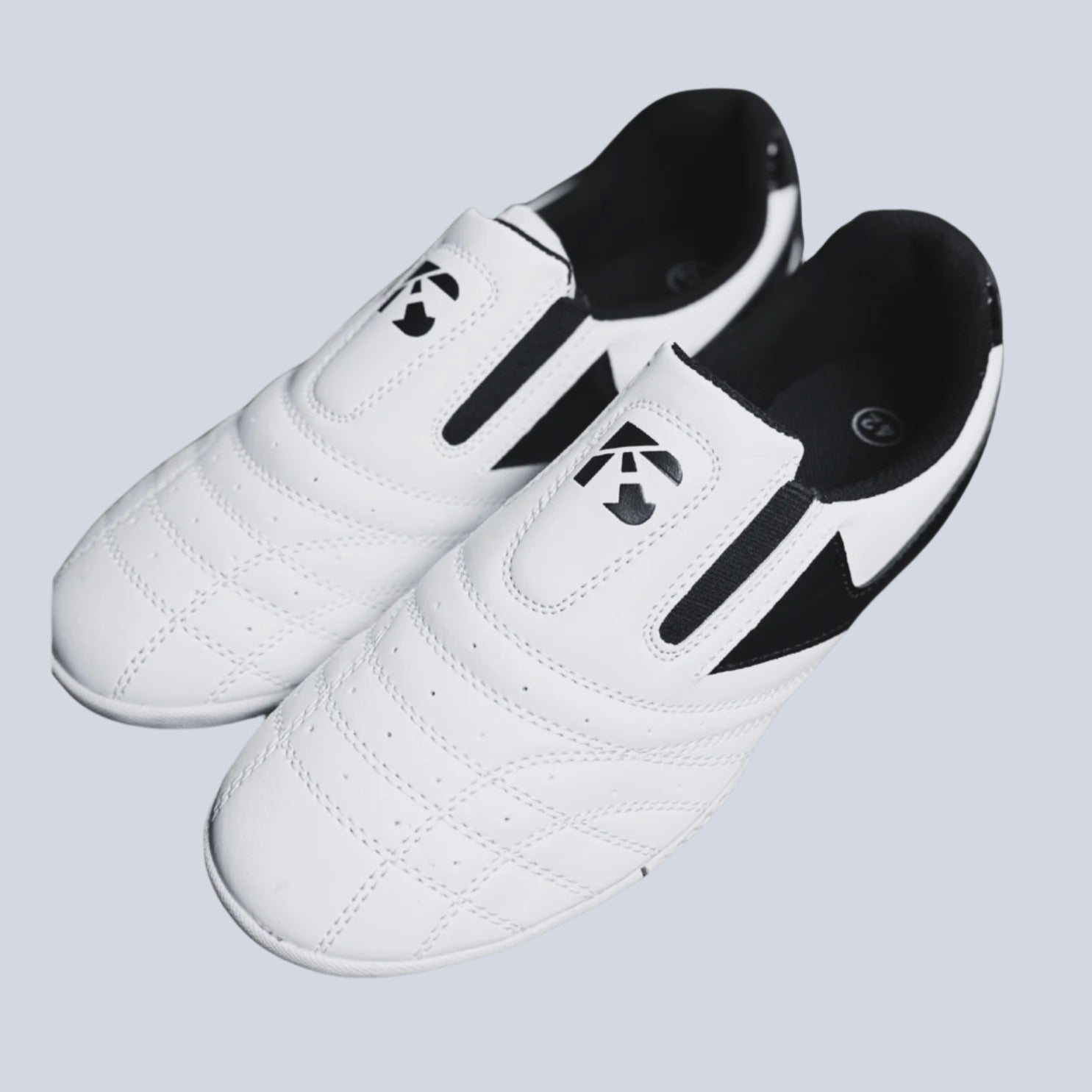 Martial arts shoes for Taekwondo and Karate – lightweight, flexible and slip-resistant designs available at Krolin