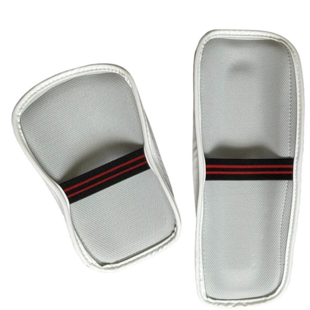 Close-up of Krolin DUALSHIELD padding – durable and lightweight protection with reinforced stitching for Taekwondo practice.